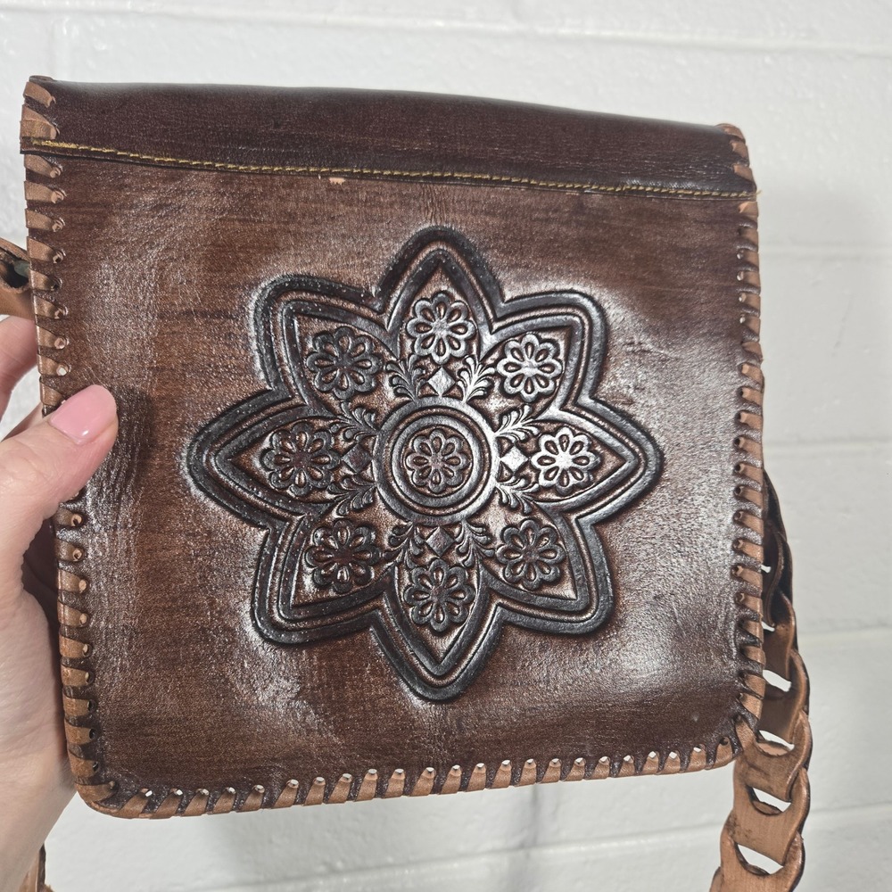 Vtg Genuine Leather Syria Tooled Detail Mandala Hippie Boho Crossbody Bag Purse - Picture 6 of 10
